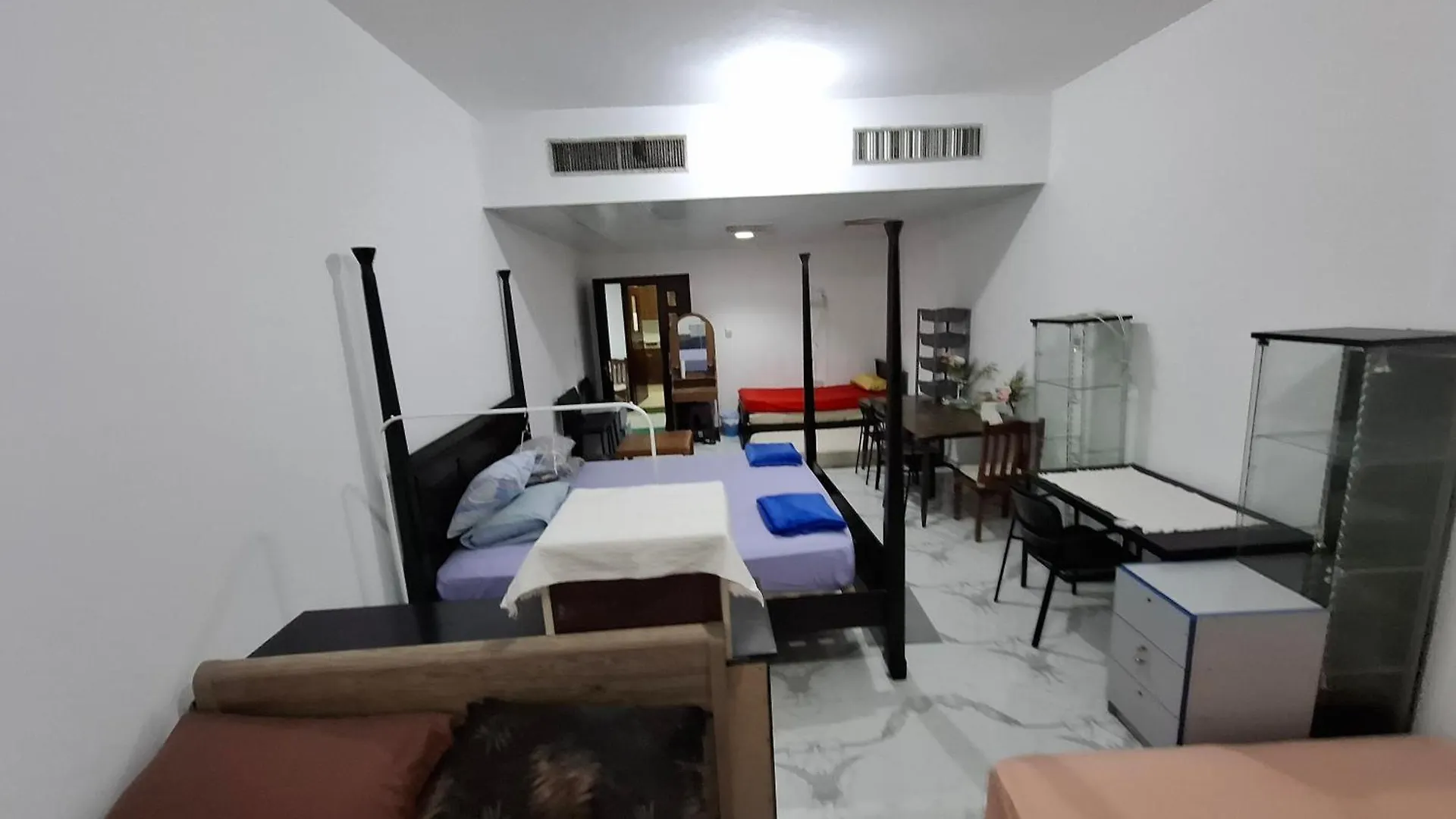 Alloggio in famiglia Huge Budget Room For Groups Abu Dhabi