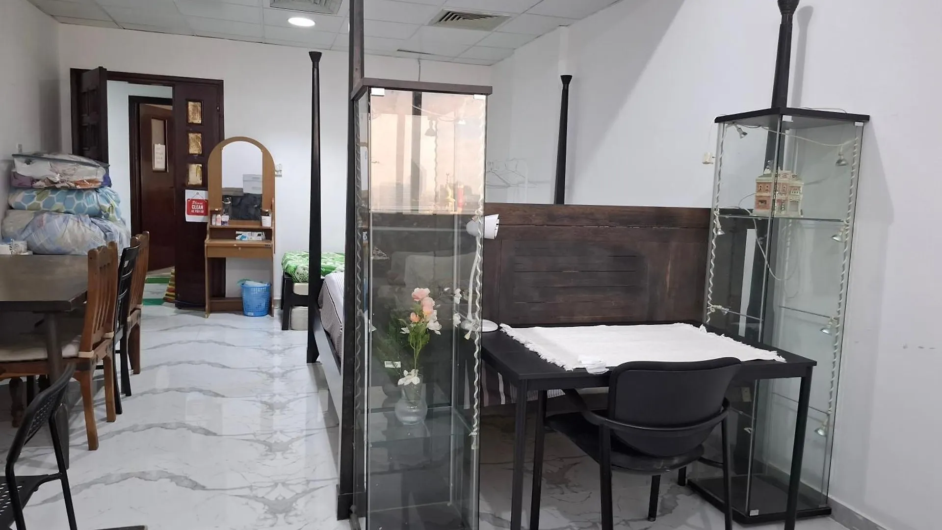 Huge Budget Room For Groups Abu Dhabi Emirati Arabi Uniti