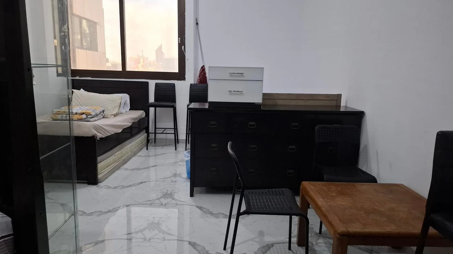 Huge Budget Room For Groups Abu Dhabi 0*,