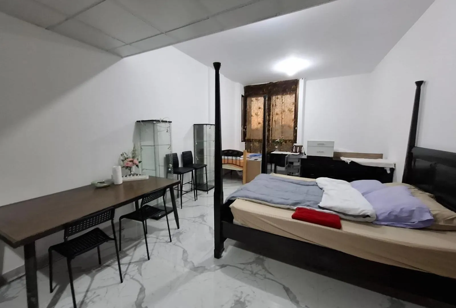 Huge Budget Room For Groups Abu Dhabi 0*,  Emirati Arabi Uniti